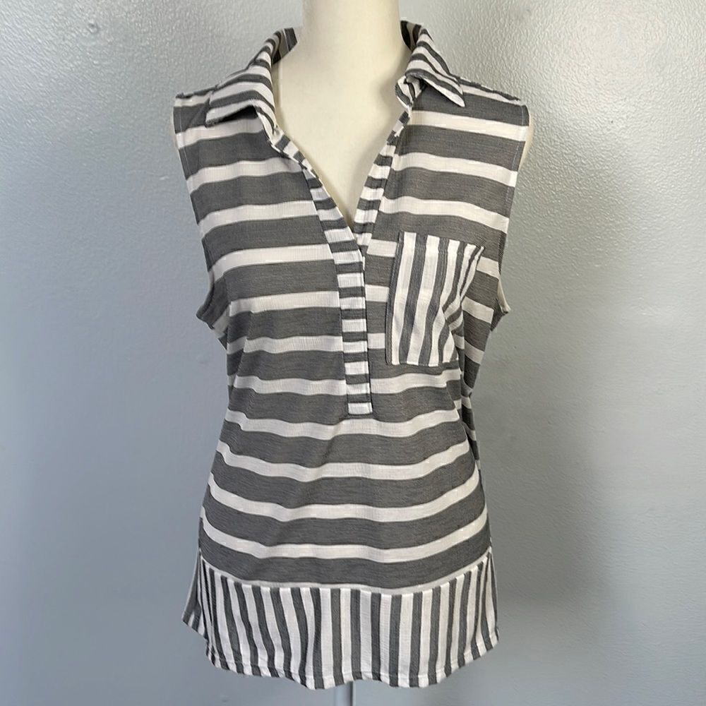 Ava James v-neck tank top. Size Large. Striped. Black and white.